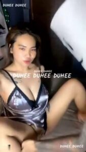 คลิปหลุด น้องซูก้า ผิวแทนหีแฉะ ขึ้นคร่อมขย่มควยใหญ่แฟนแบบดุเดือด น้ำเงี่ยนไหลทะลัก