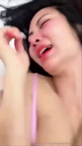 สาวเวียดนามหีเนียนโดนข่มขืนลักหลับ ควยใหญ่ซอยหีเย็ดสดแตกในคาห้องนอน